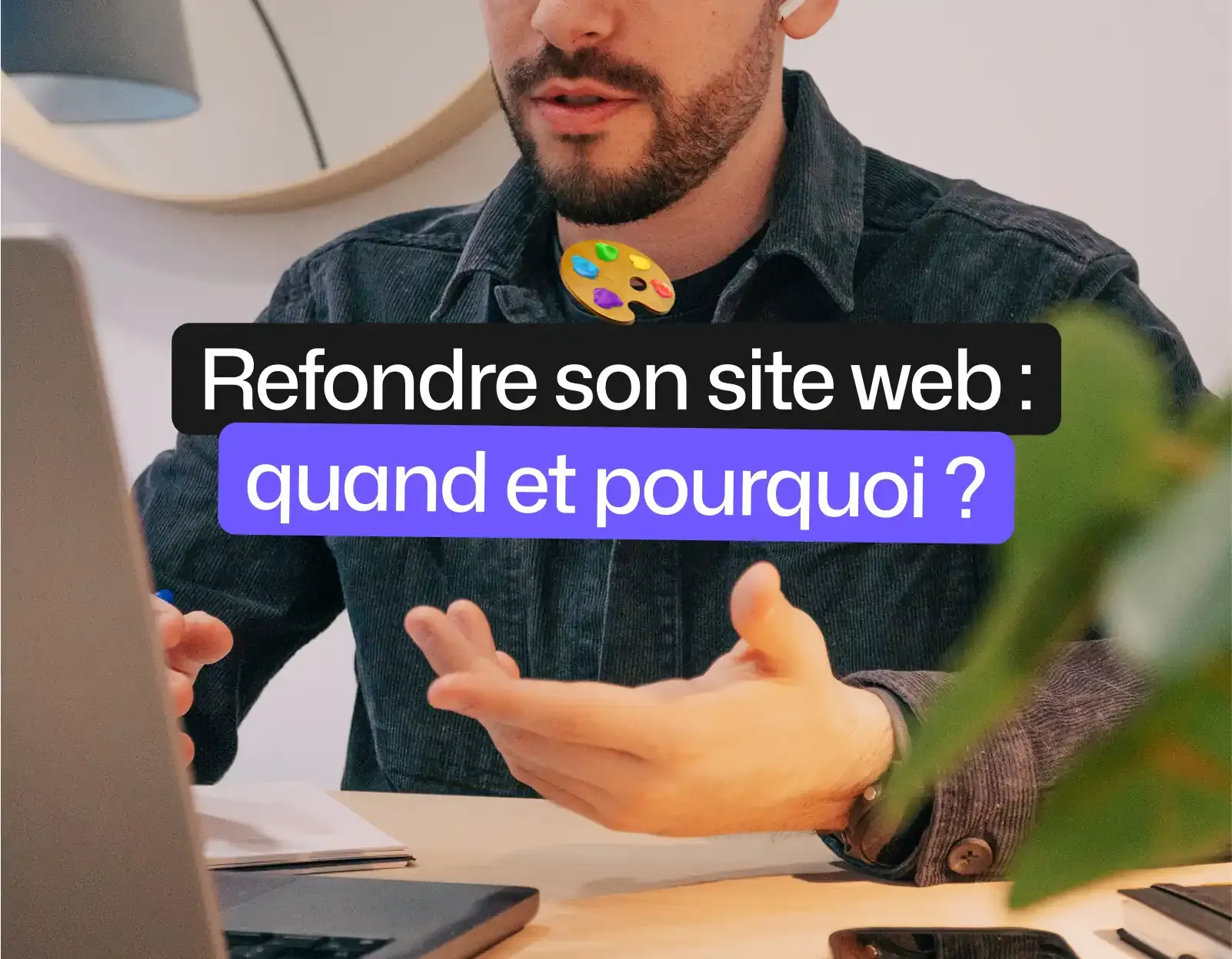 homme derrière un PC avec titre refondre son site : quand et pourquoi