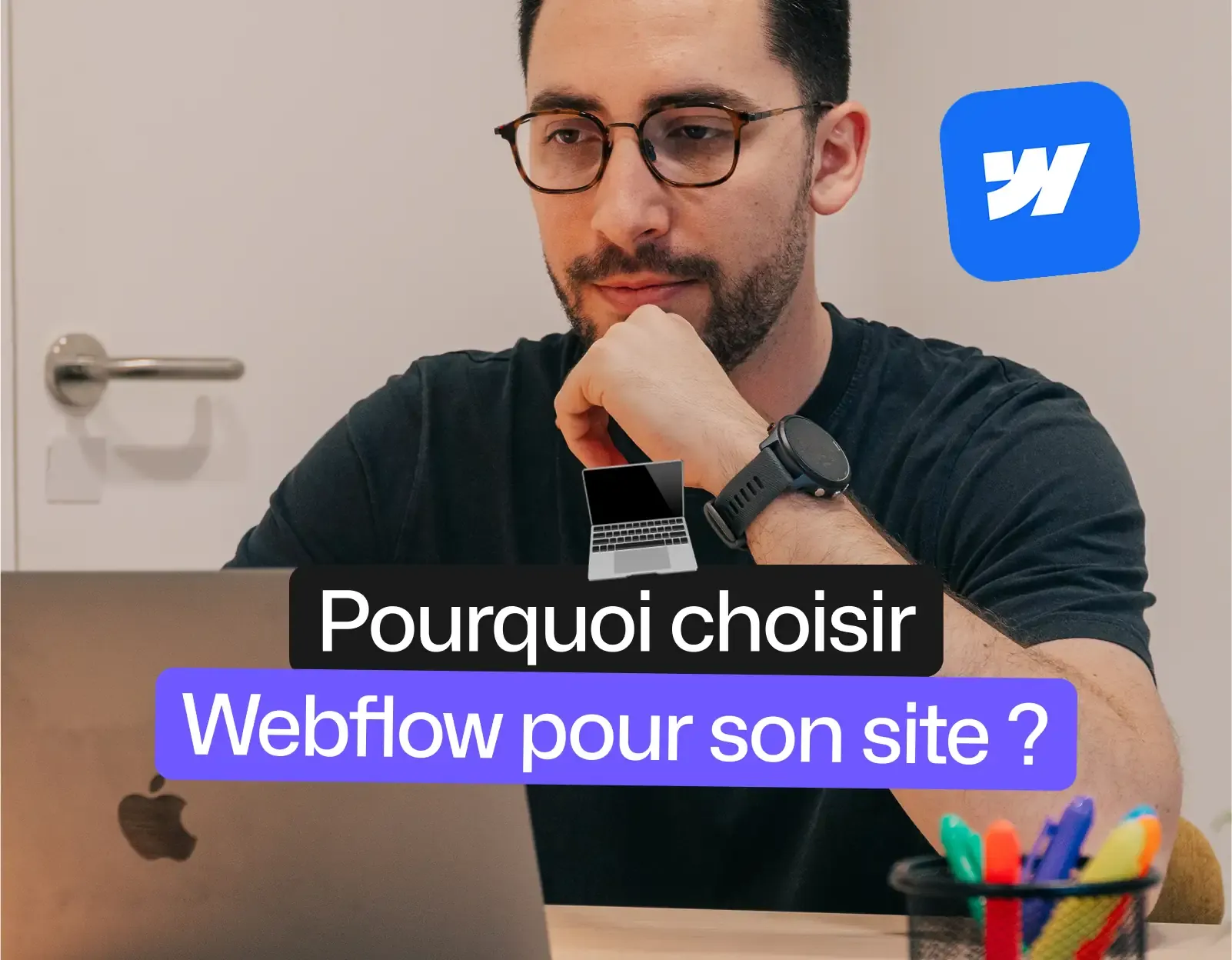homme devant son ordinateur avec titre pourquoi choisir webflow